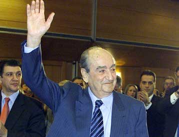 Για «ξεπεσμό του Κοινοβουλίου» με υπεύθυνο τον Κ.Σημίτη έκανε λόγο ο Κ.Μητσοτάκης