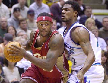 Μία ακόμα μεγάλη εμφάνιση για τον Λεμπρόν Τζέιμς και νίκη στο νήμα για τους Καβαλίερς