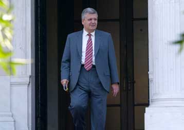 Νέες διευκρινίσεις Πρωτόπαπα για την τροπολογία και αιχμές για τη στάση της ΝΔ