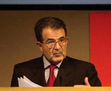 Συμφωνία επί του σχεδίου Συντάγματος της ΕΕ εντός του 2004 «βλέπει» ο Ρομάνο Πρόντι