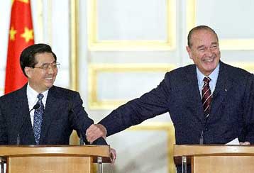 Στήριξη Σιράκ σε Κίνα για το δημοψήφισμα στην Ταϊβάν και την άρση του εμπάργκο όπλων