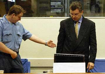 Ένοχος για εγκλήματα κατά της ανθρωπότητας δηλώνει ο Μίλαν Μπάμπιτς στη Χάγη