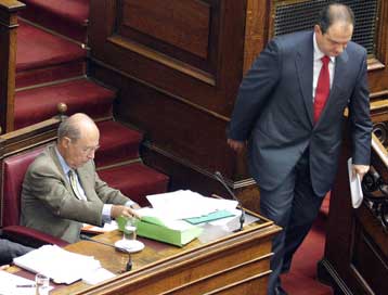 Κόντρα Σημίτη-Καραμανλή το βράδυ στη Βουλή και εξαγγελίες Παπανδρέου από Θεσσαλονίκη