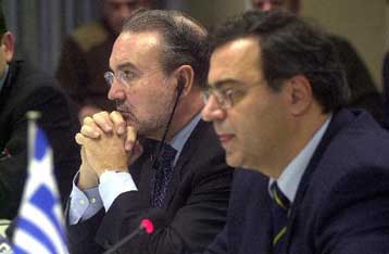 Απόσταση ασφαλείας του ελλείμματος από το 3% αναγνωρίζει η Κομισιόν για την Ελλάδα