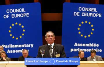 Διαπραγματεύσεις μόνο στη βάση του σχεδίου Ανάν, επαναλαμβάνει ο Τ.Παπαδόπουλος