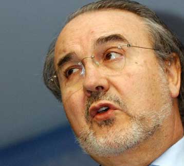 Προειδοποίηση της Κομισιόν στη Γαλλία για τα ελλείμματα