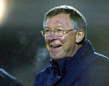 Για 12 ακόμα μήνες στον πάγκο της Μάντσεστερ Γιουνάιτεντ ο Φέργκιουσον