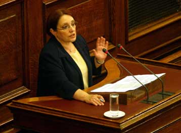 Έντονη κριτική προς ΠΑΣΟΚ και ΝΔ άσκησαν Παπαρήγα και Κωνσταντόπουλος