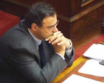 Αγώνας δρόμου κυβέρνησης – ΝΔ για την κατάργηση της «τροπολογίας Πάχτα»