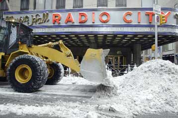 Στο έλεος του χιονιά η Δυτική Ευρώπη και η ανατολική ακτή των ΗΠΑ
