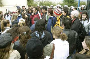 Χωρίς αποτέλεσμα η συνάντηση Βερελή με τους ιπτάμενους συνοδούς – φροντιστές