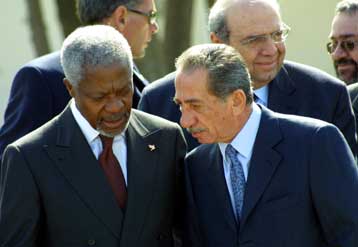 Νέο γύρο συνομιλιών για το Κυπριακό ζήτησε από τον Κόφι Ανάν ο Τάσσος Παπαδόπουλος