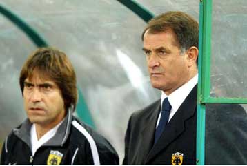 Με Περσία τελικά στον πάγκο της η ΑΕΚ στο ντέρμπι με τον ΠΑΟ