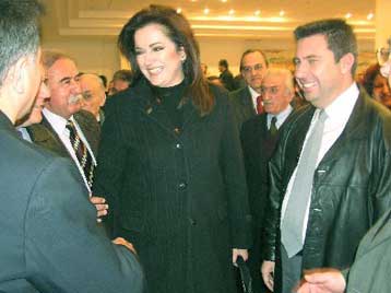 Η ανανέωση δεν κρίνεται από τα πιστοποιητικά γεννήσεως, δηλώνει η Ντόρα Μπακογιάννη