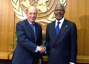 Διαβεβαιώσεις Σημίτη προς Ανάν για στήριξη των προσπαθειών επίλυσης του Κυπριακού