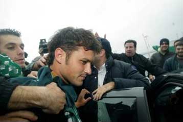 Υποδοχή μετά βαΐων και κλάδων στον Γκονζάλες