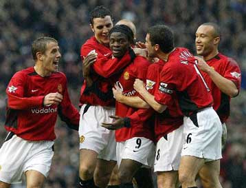 Δύσκολη νίκη της Μάντσεστερ Γιουνάιτεντ της χάρισε προσωρινή πρωτιά