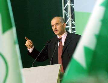 Να πάνε στα αζήτητα γραφειοκρατία και μηχανισμοί, ζήτησε ο Γ.Παπανδρέου