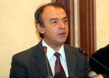 Για προσπάθεια «αμερικανοποίησης της ζωής» κατηγορεί ΠΑΣΟΚ και ΝΔ ο Δ.Τσοβόλας