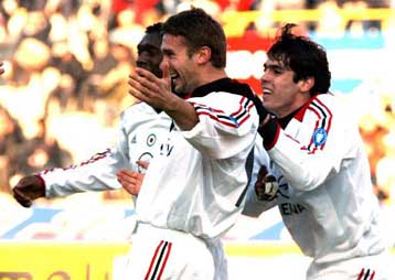 Αέρας πέντε βαθμών για τη Μίλαν, ανέβηκε δεύτερη η Γιουβέντους, «τεσσάρα» η Ίντερ