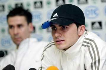 Θέλει νίκη και επί του Ολυμπιακού ο Σουμ-Η ΑΕΚ είναι μόνη, είπε ο Μπουρουτζίκας