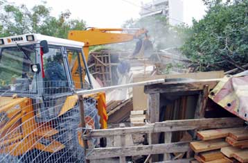 Υψηλά πρόστιμα, απαγορευτικά για την ανέγερση νέων αυθαιρέτων, αποφάσισε το ΥΠΕΧΩΔΕ