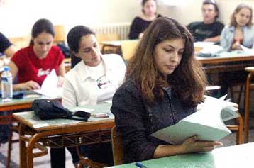 Από τη Δευτέρα οι αιτήσεις για την εξέταση σε ειδικά μαθήματα στις Πανελλαδικές