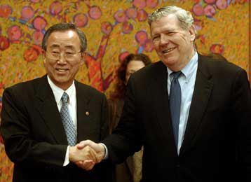 Οι ΗΠΑ προωθούν τη διεξαγωγή πολυμερών συνομιλιών για τα πυρηνικά της Β.Κορέας