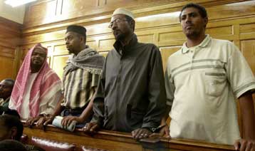 Αρχισε η δίκη τεσσάρων Κενυατών για την επίθεση σε ξενοδοχείο στη Μομπάσα το 2002