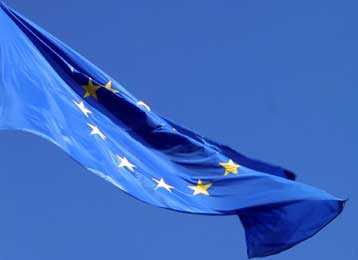 Ανήσυχοι για την ανεργία, αλλά «θερμοί» Ευρωπαίοι οι Έλληνες κατά το Ευρωβαρόμετρο