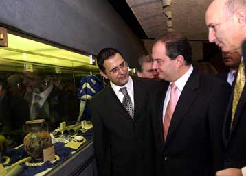 Στα 50.000 ευρώ τα έσοδα από δημοπρασία αντικειμένων επώνυμων Ελλήνων