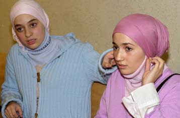 Το γαλλικό Κοινοβούλιο συζητά για την απαγόρευση θρησκευτικών διακριτικών στα σχολεία