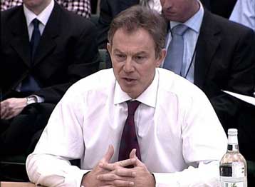 Στην αξιολόγηση των στοιχείων για το ιρακινό οπλοστάσιο συναινεί και ο Μπλερ