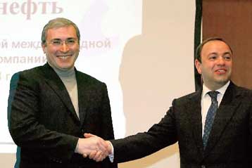 Την ακύρωση της συγχώνευσης τους ανακοίνωσαν Yukos και Sibneft