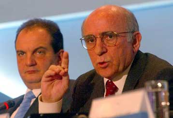 Τη μείωση της εταιρικής φορολογίας στο 25% προτείνει η ΝΔ – Αύξηση ΕΚΑΣ στα 230 ευρώ