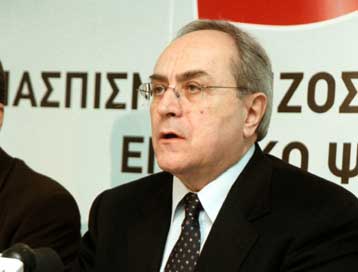 Βολές του προέδρου του ΣΥΝ στη Μαρία Δαμανάκη για τη στήριξη προς τον Γ.Παπανδρέου