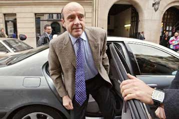 «Παρών» στην πολιτική δηλώνει ο Αλέν Ζιπέ εν όψει εκδίκασης της έφεσης