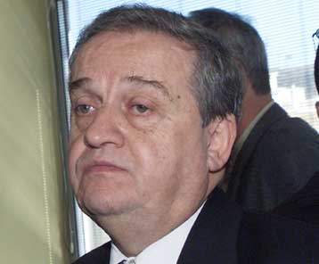 Η ΝΔ προσεγγίζει τον Παπαθεμελή, ενώ ναυαγεί η επιστροφή Ανδριανόπουλου