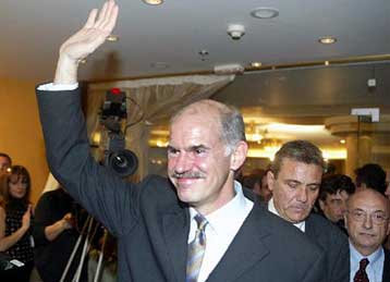 Σε δημόσιο κάλεσμα προς τους πολίτες προχωρά την Τετάρτη ο Γ.Παπανδρέου