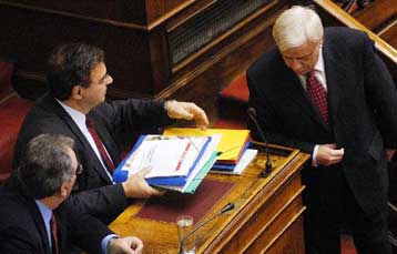 Σφοδρή αντιπαράθεση στη Βουλή για τις προτάσεις τις ΝΔ για το ασφαλιστικό