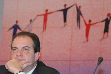 Κάλυψη Καραμανλή στους συνεργάτες του για τις προτάσεις της ΝΔ για το ασφαλιστικό