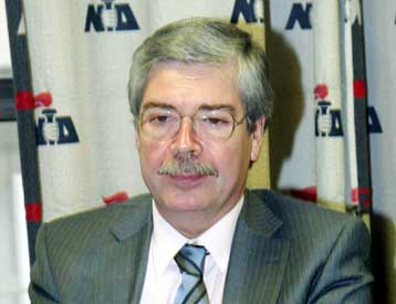 Σφαίρα εννέα χιλιοστών βρέθηκε στο γραφείο του Γ.Πέτσου στη Θεσσαλονίκη