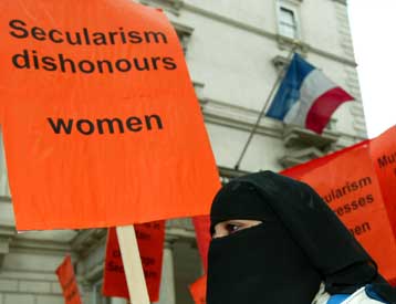 Νομοθεσία για την απαγόρευση της μαντήλας στα σχολεία προωθούν κρατίδια της Γερμανίας