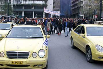 Αύξηση του κομίστρου έως 3 λεπτά το χιλιόμετρο ζητούν οι οδηγοί ταξί