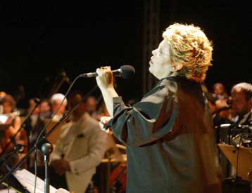 Δήμητρα Γαλάνη για δύο συναυλίες στο Μέγαρο Μουσικής Αθηνών