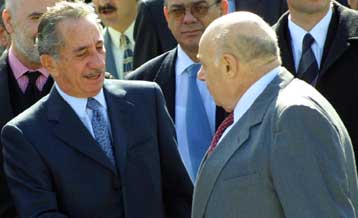 Επιφυλάξεις Παπαδόπουλου για τις νέες συνομιλίες – Καταγγέλλει πιέσεις ο Ντενκτάς