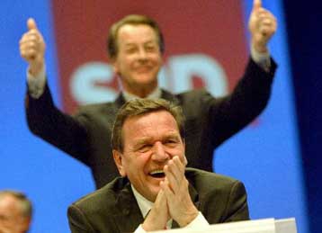 Αρχή του τέλους για την «κοκκινοπράσινη» γερμανική κυβέρνηση η παραίτηση Σρέντερ;