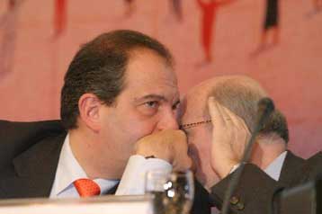 Πεδίο αντιπαράθεσης η θέση περί τουριστικών κατοικιών στο πρόγραμμα του ΠΑΣΟΚ