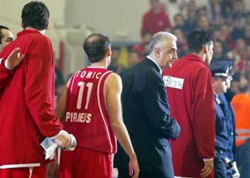 Ανακοίνωση στήριξης του Σάκοτα από τον Κόκκαλη