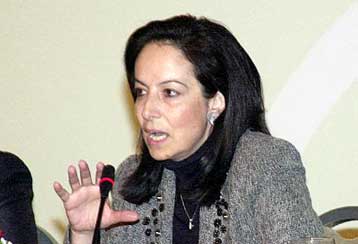 Μακρύς πολιτικός χρόνος οι 30 ημέρες, δηλώνει με αισιοδοξία η Αννα Διαμαντοπούλου